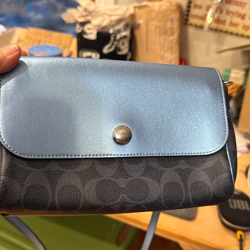 Coach Reversible - Picture 1 of 1